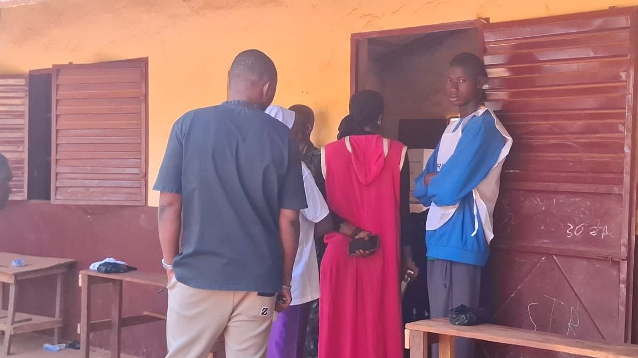 Élection présidentielle 2025-Siguiri : affluence diminue dans les bureaux de vote cet après-midi.