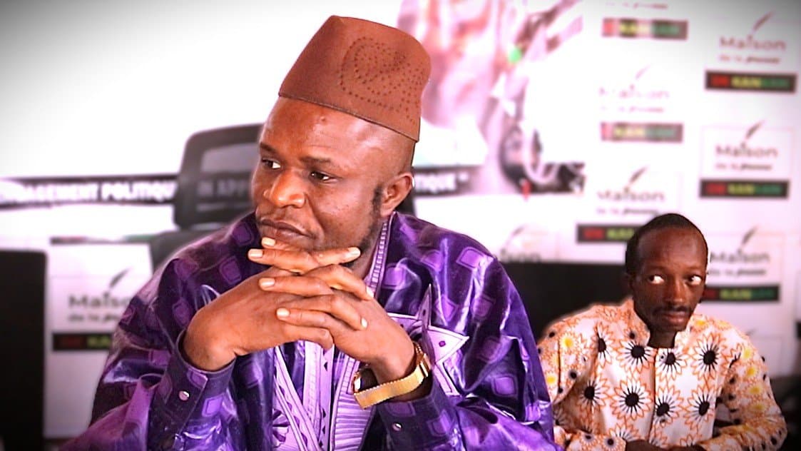 Alpha Oumar Koïta quitte le journalisme pour s’engager en politique aux côtés du Général Doumbouya