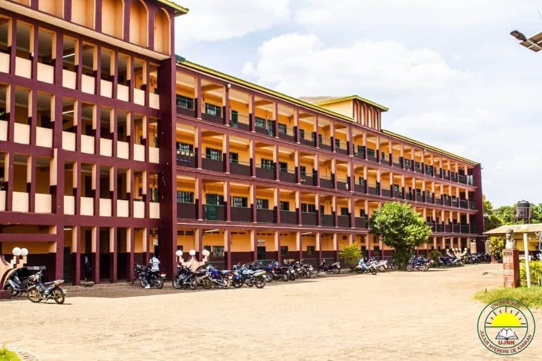 Décès d’Alpha Oumar Barry (AOB) à Kankan : l’université affirme avoir « pleinement assisté la famille », la fille aînée dénonce « des mensonges »