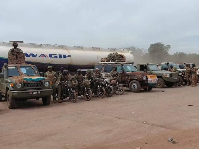 Mali – Plus de 80 camions-citernes acheminés depuis le Niger pour renforcer l’approvisionnement en carburant
