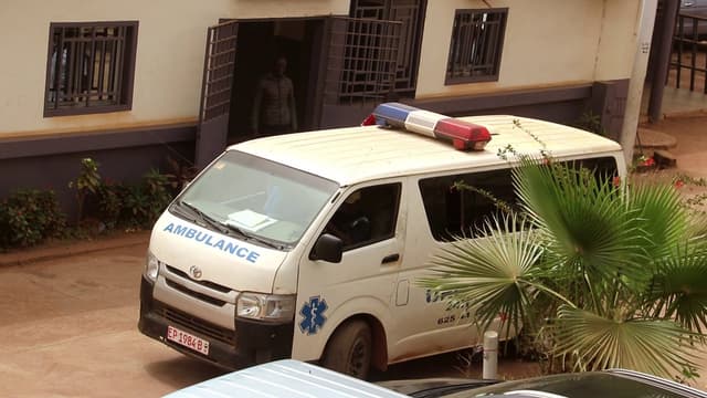 Hôpital régional de Kankan : la direction réfute toute non-assistance et annonce une plainte contre le vlogueur Tato de Porto