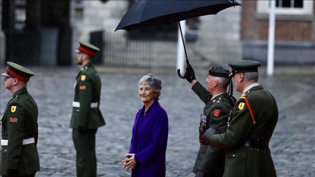 Irlande : Catherine Connolly devient présidente, une femme à la tête du paysFemme indépendante de 68 ans, elle accède à la présidence de l’Irlande avec un message d’inclusion et de transformation.