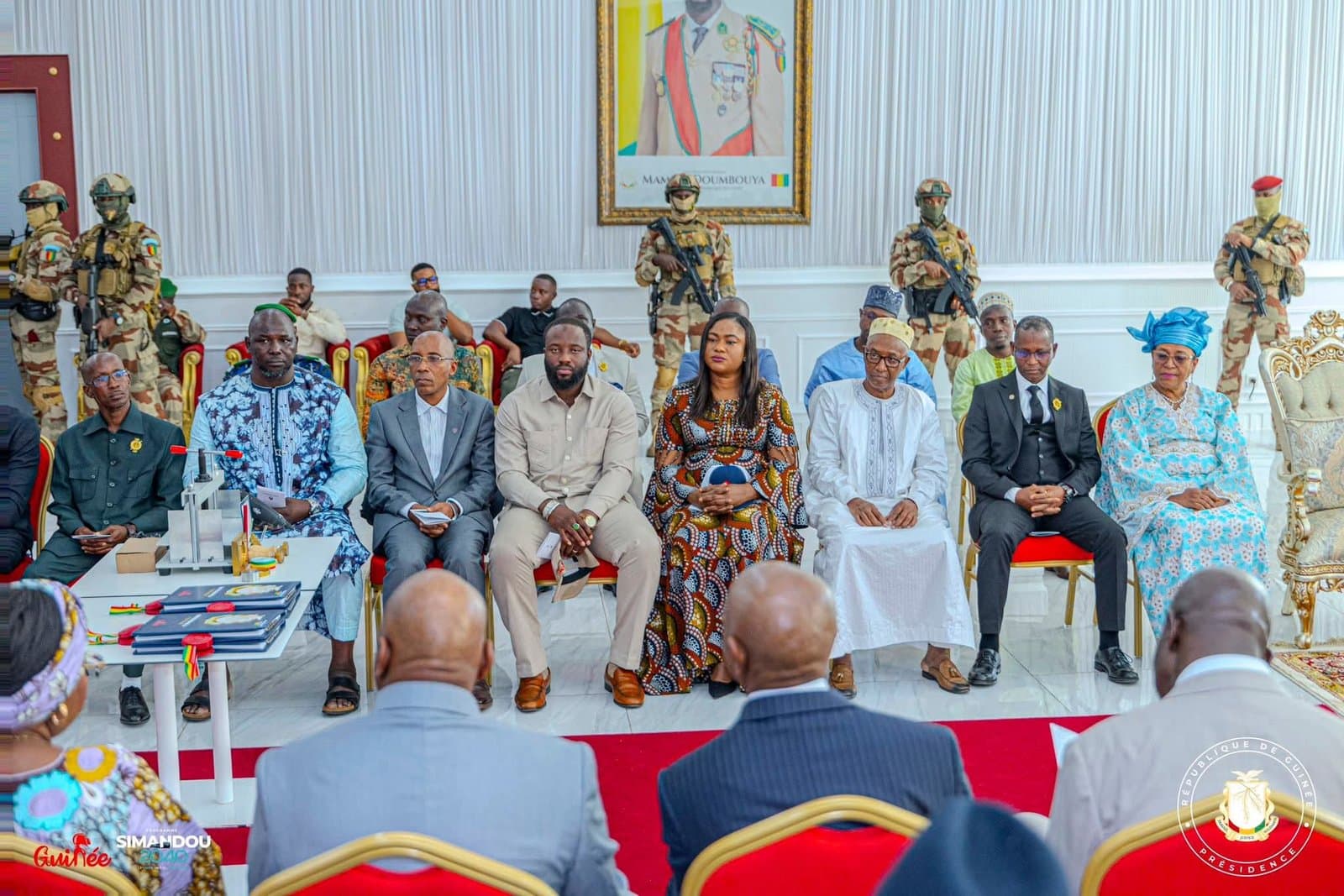 Guinée : le Chef de l’État reçoit le premier Sceau officiel de la République
