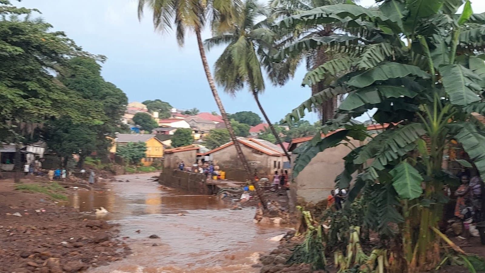 Conakry : sept morts et de lourds dégâts après les pluies, le gouvernement réagit…