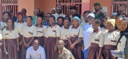 GUÉCKÉDOU / SEMAINE DE L’INDÉPENDANCE : SENSIBILISATION DES JEUNES FILLES SUR L’HYGIÈNE CORPORELLE, COUPLÉE À UN DÉPISTAGE VOLONTAIRE DE L’HYPERTENSION ARTÉRIELLE