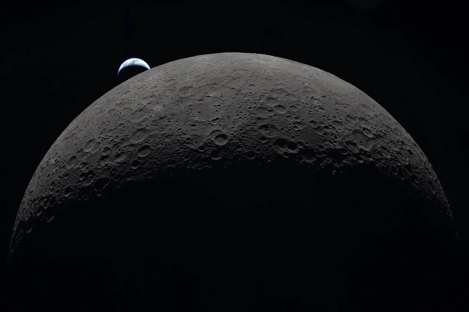 Artemis II : Succès historique du survol lunaire et retour des héros.