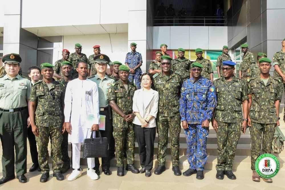 Guinée : lancement d’une formation en langue chinoise pour les forces armées