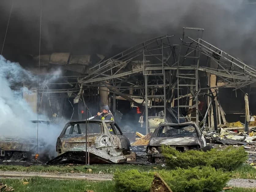 Ukraine : au moins 26 morts dans une série de frappes russes