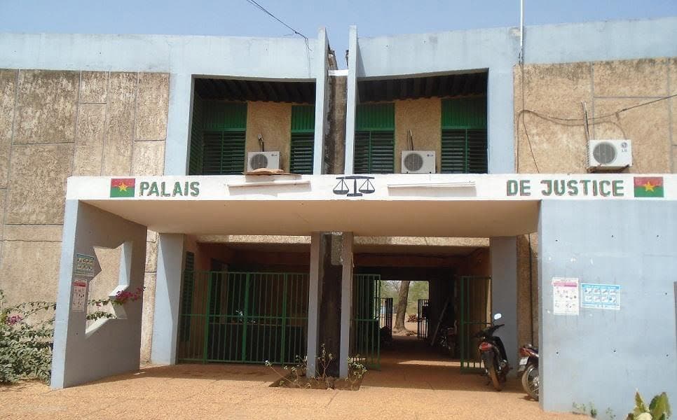 Burkina Faso – Bama : un violeur en fuite jugé par contumace, 15 ans de prison requis