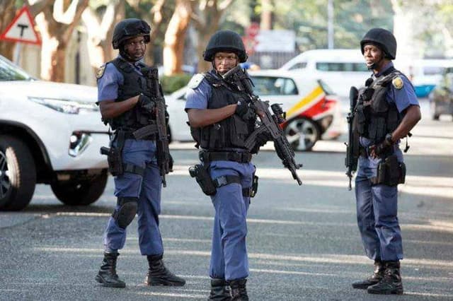 Afrique du Sud : au moins neuf morts dans une fusillade dans une taverne près de Johannesburg