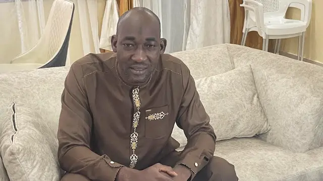 Présidentielle 2025 : la candidature de Kéoulen Doumbouya rejetée pour cause d’âge, le jeune leader dénonce une injustice