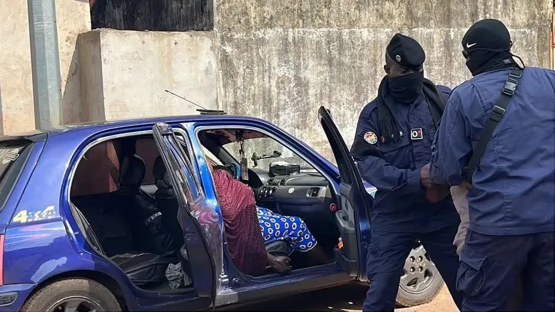 Conakry : une mère d’un bébé de six mois et un mécanicien retrouvés morts dans une voiture à Petit-Simbaya