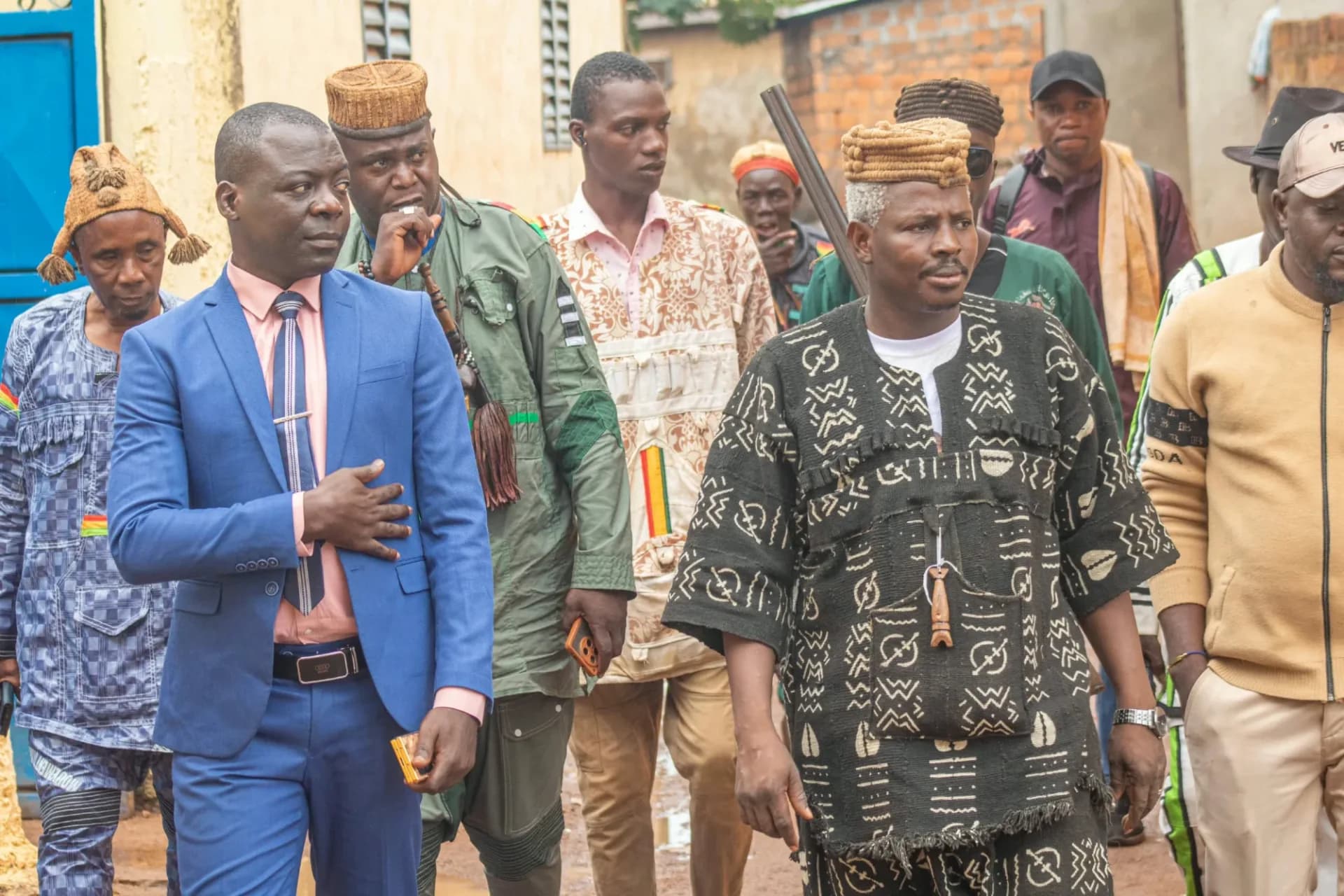 Culture et environnement : les Donzos de Guinée se rapprochent de l’État et accueillent Mory Condé comme parrain d’honneur