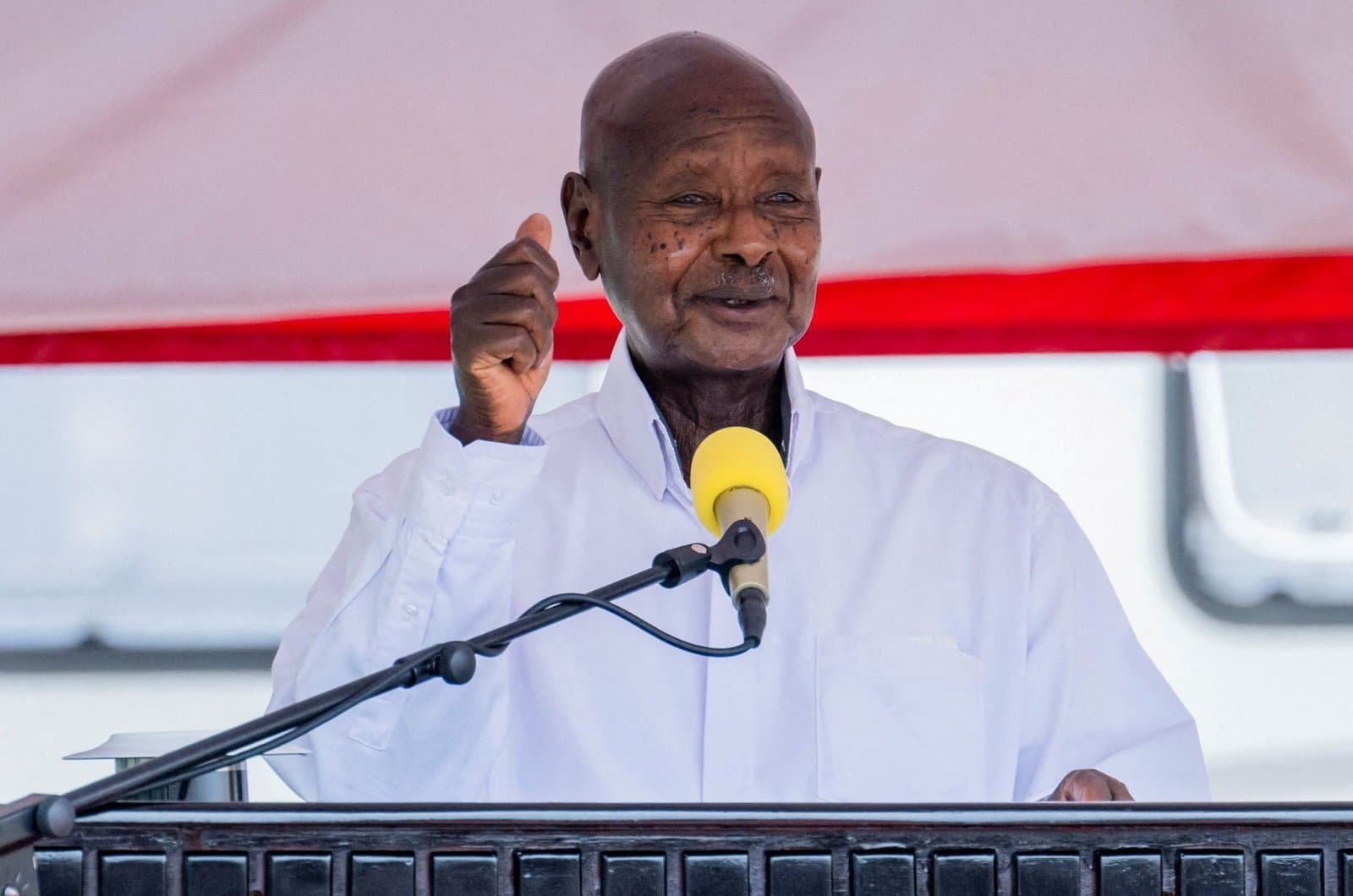 Ouganda : Museveni choque sur le carburant — « Si l’essence est chère, restez chez vous »